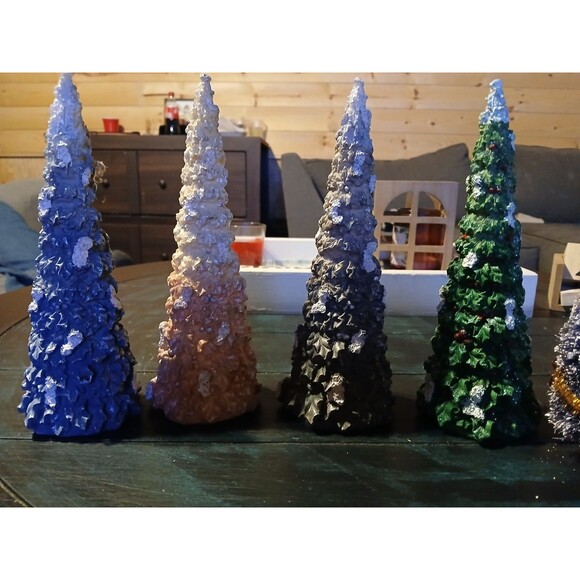 Holiday Express Train & Tree Lot - Picture 1 of 5